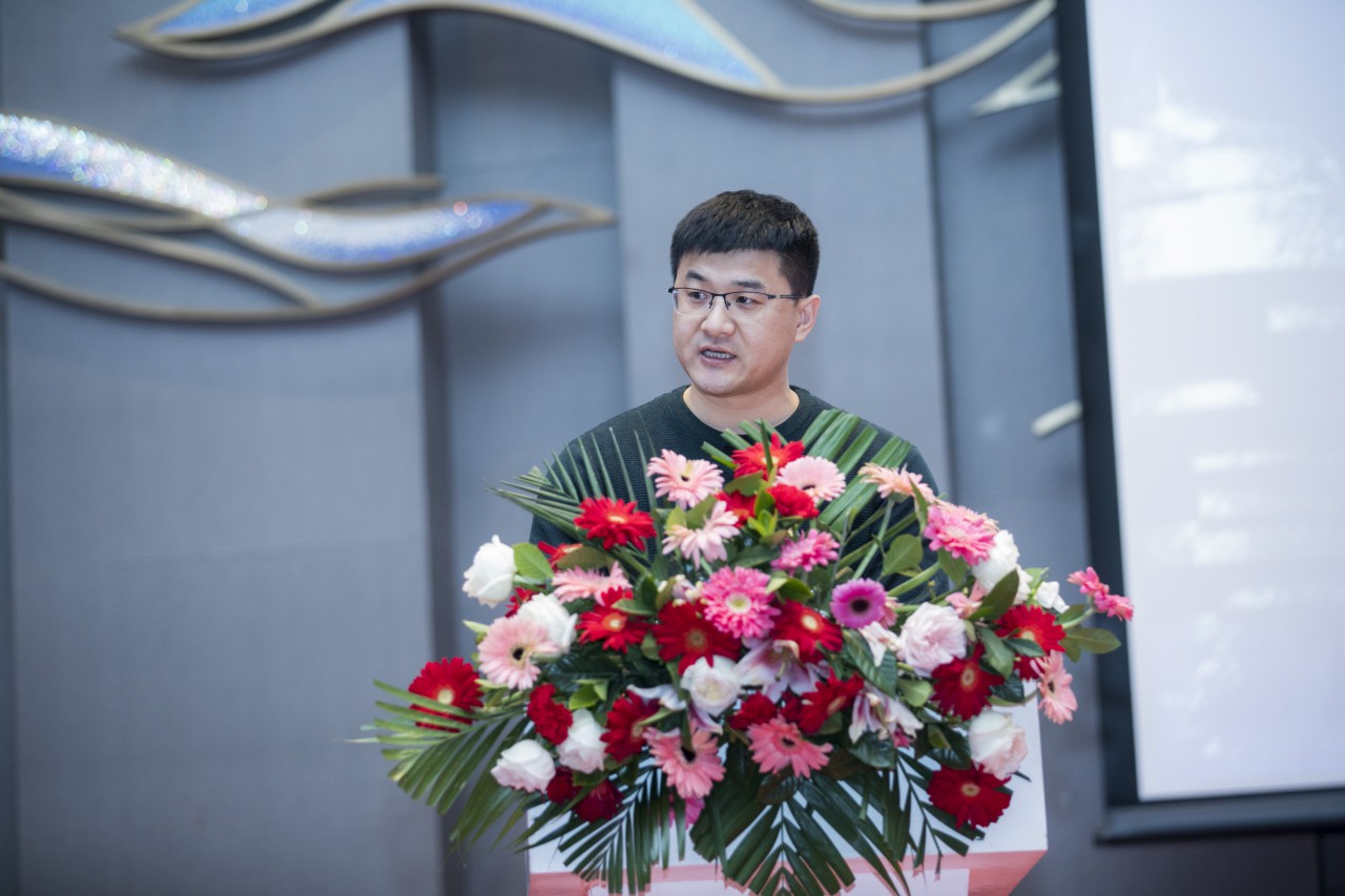 1545749125136545.jpg 李利平上台发言.jpg