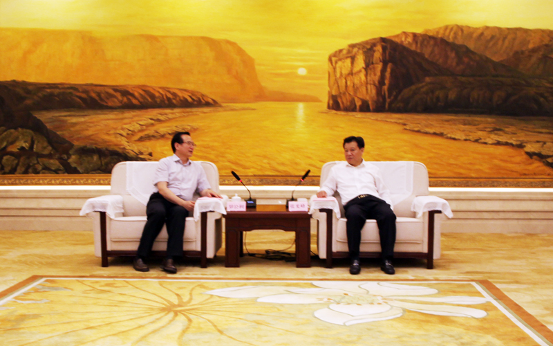 罗公利与张光峰座谈.jpg